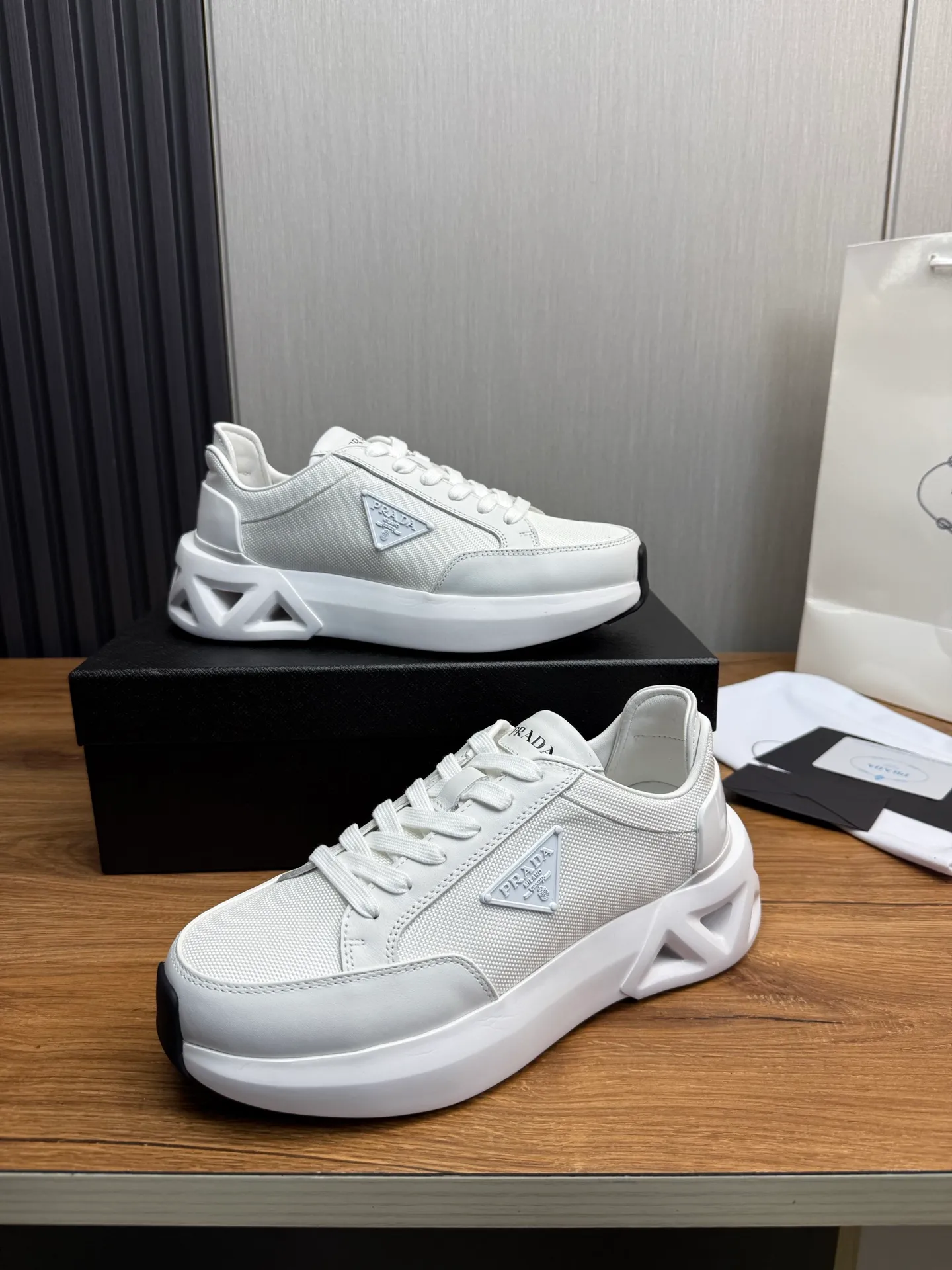 Men's shoes 💰760💰 [PRADA] New models synchronized with the official website, high-quality shipments ✔️Best sellers🔥 Original cowhide + cowhide lining, 1🆚1 replica, original original sole, 38-45 (men's 38.45 custom-made, non-refundable)